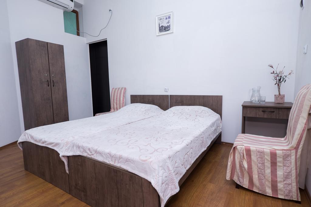 Tiflisi Guest House Ruang foto